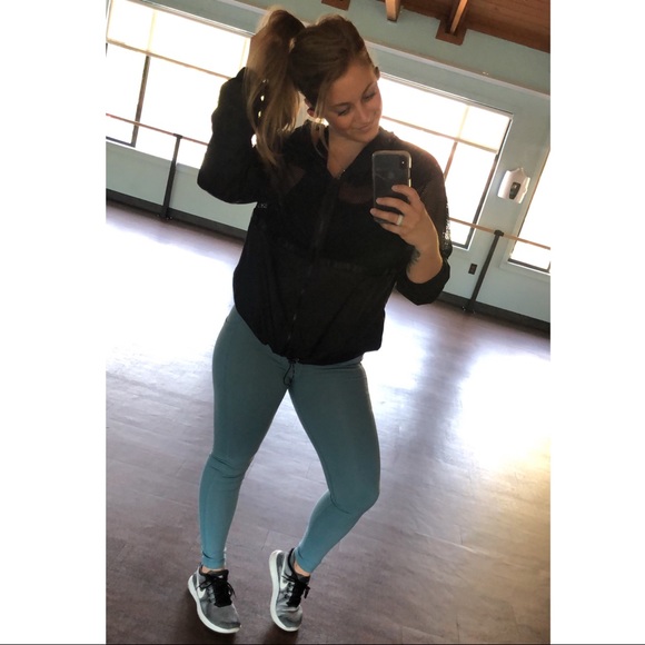 Meet your Posher, Kayla - Picture 5 of 5